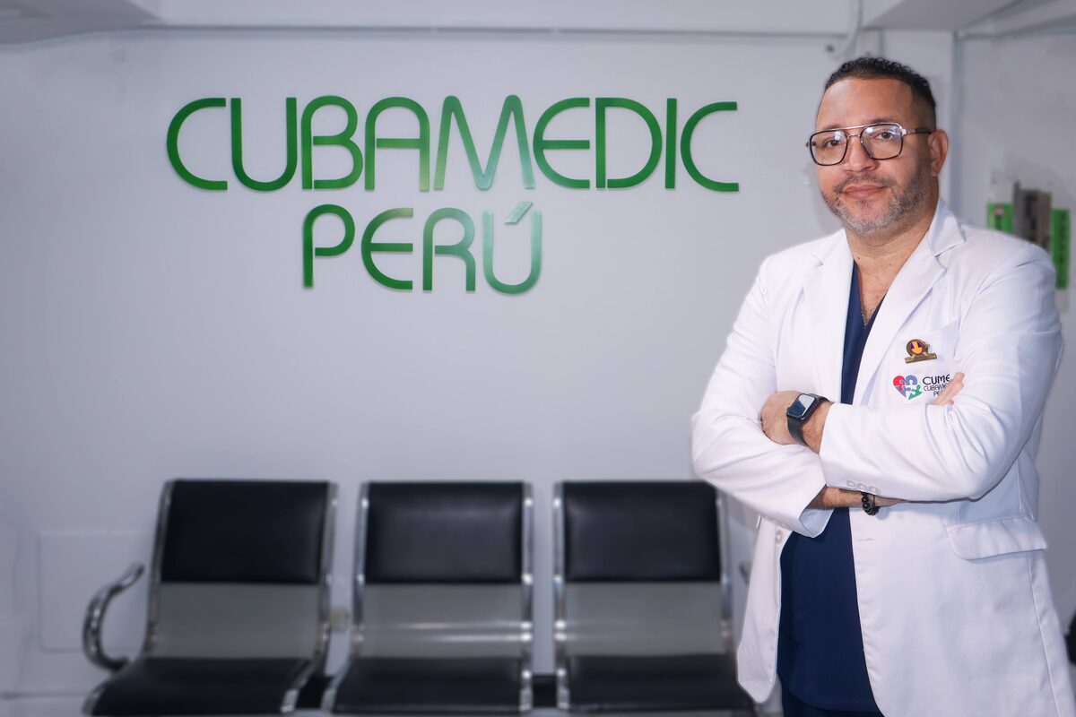 Dr. Juan Carlos Falcón Calzadilla, Director Médico de CUMEP, en la clínica